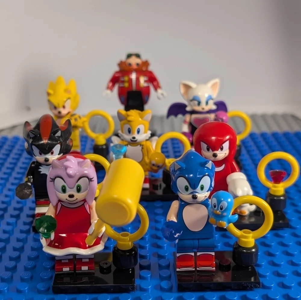 8 MINIFIGURES- Sonic the Hedgehog with Accessories - Sega- Lego Compatible